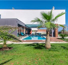 4 bedroom villa with pool near Pula, Istria, sleeps 8